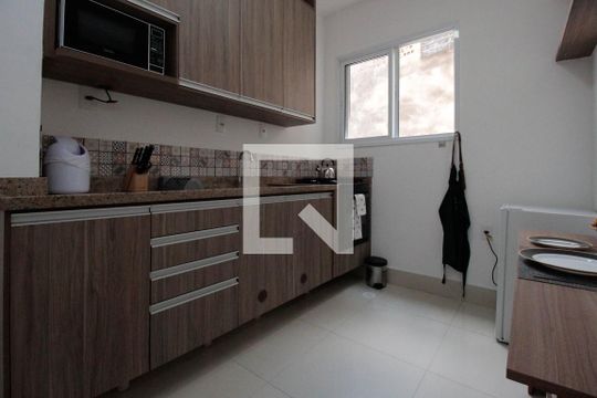 Cozinha de apartamento para alugar com 1 quarto, 43m² em Perdizes, São Paulo