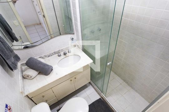Banheiro de apartamento para alugar com 1 quarto, 40m² em Botafogo, Rio de Janeiro