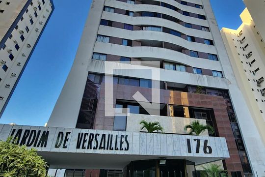Fachada do Condomínio de apartamento para alugar com 2 quartos, 77m² em Candeal, Salvador