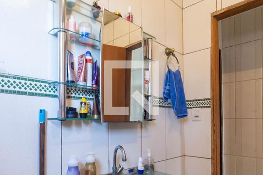Banheiro de casa à venda com 1 quarto, 125m² em Conceição, Osasco