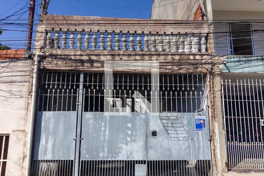 Fachada de casa à venda com 1 quarto, 125m² em Conceição, Osasco