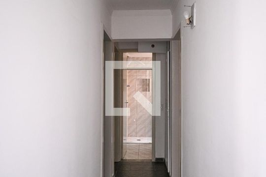 Corredor de apartamento para alugar com 3 quartos, 100m² em Vila Água Funda, São Paulo