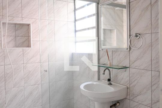 Banheiro de apartamento para alugar com 3 quartos, 100m² em Vila Água Funda, São Paulo