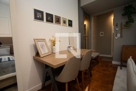 Sala/Quarto de apartamento à venda com 1 quarto, 39m² em Santa Cecília, Porto Alegre
