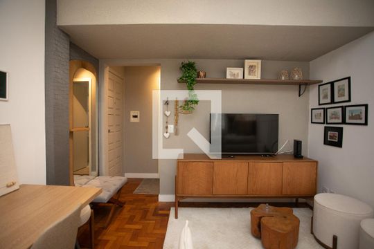 Sala/Quarto de apartamento à venda com 1 quarto, 39m² em Santa Cecília, Porto Alegre