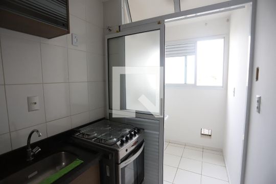 Cozinha de apartamento para alugar com 2 quartos, 52m² em Parque Suzano, Suzano