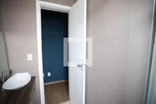 Banheiro de apartamento para alugar com 2 quartos, 52m² em Parque Suzano, Suzano