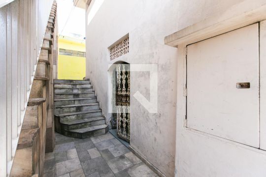 Entrada  de casa para alugar com 1 quarto, 30m² em Vila Carmosina, São Paulo