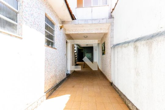 Garagem de casa à venda com 3 quartos, 200m² em Campestre, Santo André