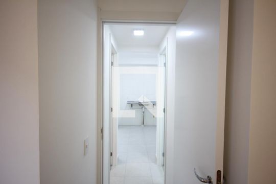 Corredor de apartamento para alugar com 2 quartos, 34m² em Cambuci, São Paulo