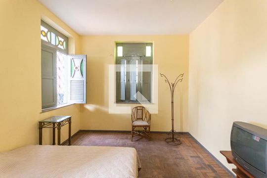 Quarto 1 de casa para alugar com 4 quartos, 600m² em Benfica, Rio de Janeiro