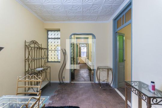 Sala de casa para alugar com 4 quartos, 600m² em Benfica, Rio de Janeiro