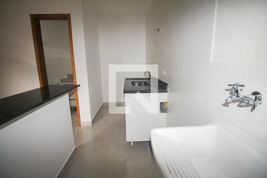 Sala/Cozinha de apartamento para alugar com 1 quarto, 27m² em Vila Nivi, São Paulo