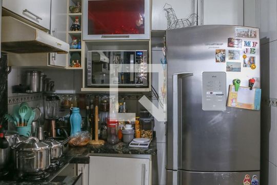 Cozinha e Área de Serviço de apartamento à venda com 2 quartos, 59m² em Luz, São Paulo