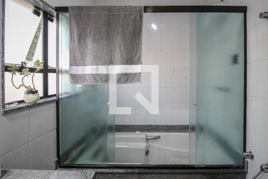 Banheiro da Suíte  de casa à venda com 4 quartos, 200m² em Cambuci, São Paulo