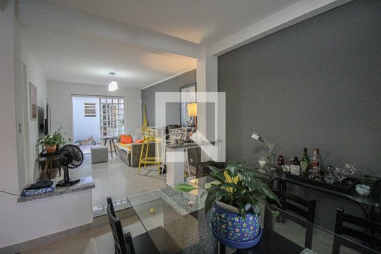 Sala de casa para alugar com 4 quartos, 200m² em Cambuci, São Paulo