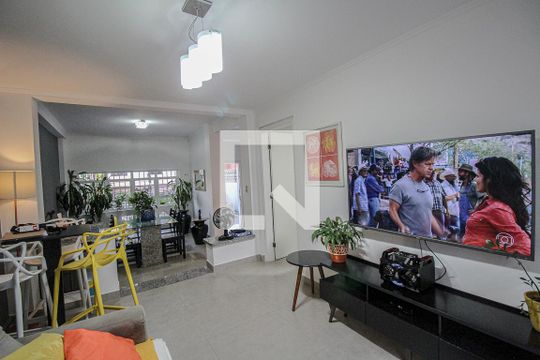 Sala de casa para alugar com 4 quartos, 200m² em Cambuci, São Paulo