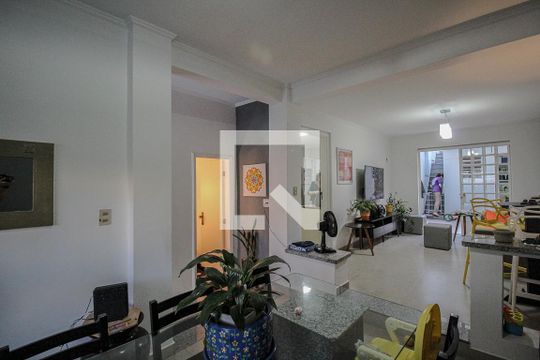 Sala de casa para alugar com 4 quartos, 200m² em Cambuci, São Paulo