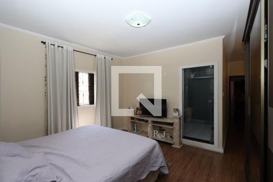 Suíte 1 de casa para alugar com 4 quartos, 266m² em Vila Ivone, São Paulo