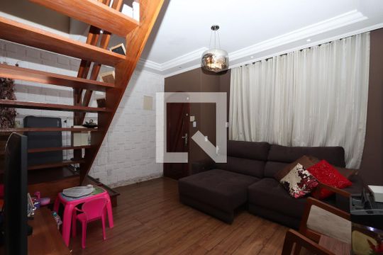 Casa para alugar com 4 quartos, 266m² em Vila Ivone, São Paulo