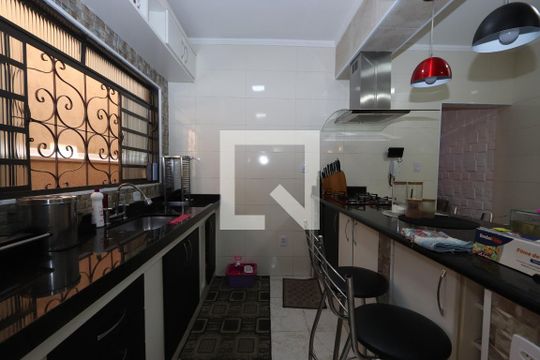Copa/Cozinha de casa para alugar com 4 quartos, 266m² em Vila Ivone, São Paulo