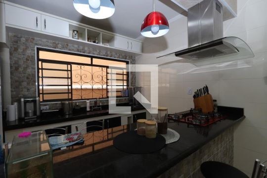 Copa/Cozinha de casa para alugar com 4 quartos, 266m² em Vila Ivone, São Paulo