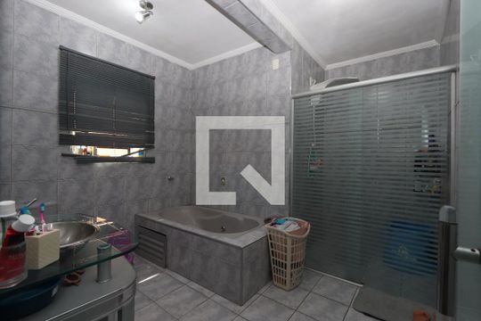 Banheiro da Suíte 1 de casa para alugar com 4 quartos, 266m² em Vila Ivone, São Paulo