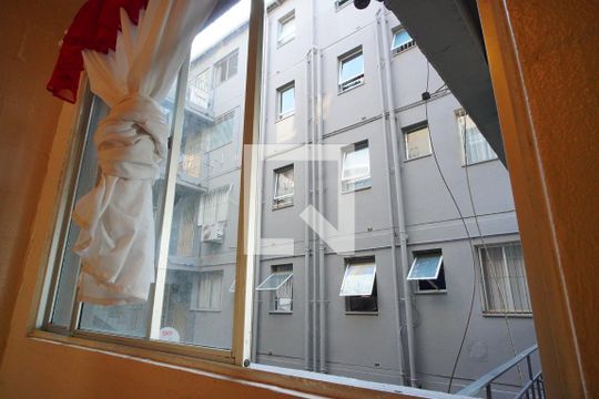 Sala - Vista de apartamento à venda com 2 quartos, 41m² em Rubem Berta, Porto Alegre