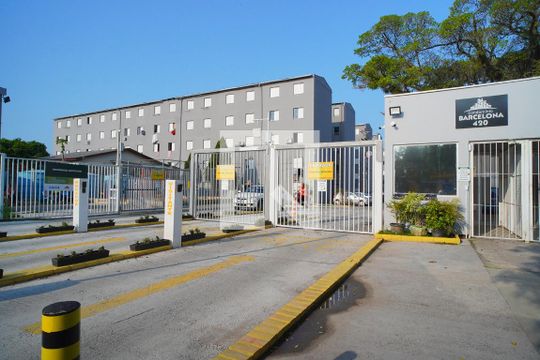 Fachada e portaria de apartamento à venda com 2 quartos, 41m² em Rubem Berta, Porto Alegre