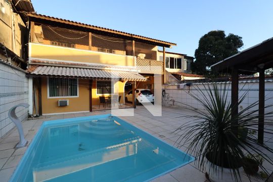Piscina de casa para alugar com 2 quartos, 119m² em Porto Novo, São Gonçalo
