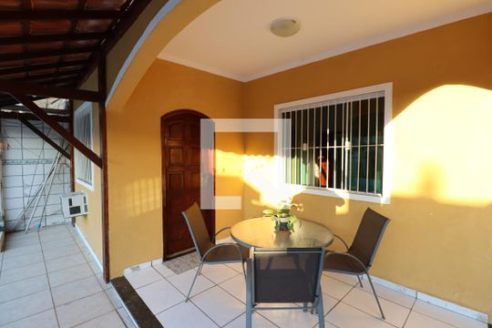 Varanda de casa para alugar com 2 quartos, 119m² em Porto Novo, São Gonçalo