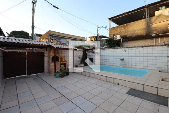 Quintal de casa para alugar com 2 quartos, 119m² em Porto Novo, São Gonçalo