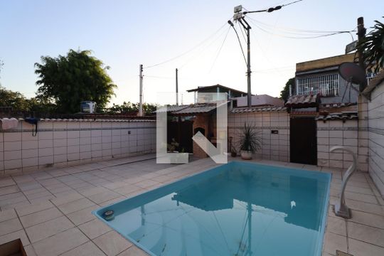 Piscina de casa para alugar com 2 quartos, 119m² em Porto Novo, São Gonçalo