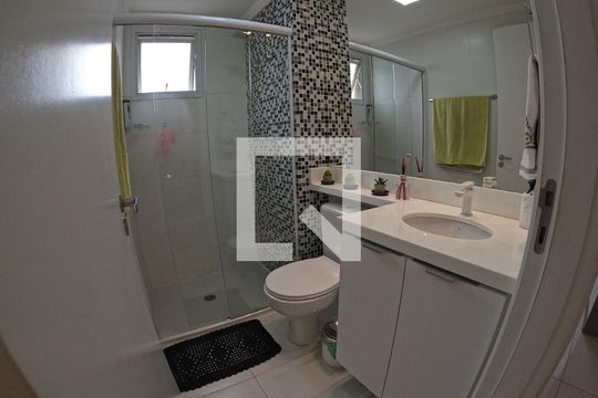 Banheiro de apartamento para alugar com 2 quartos, 51m² em Água Branca, São Paulo