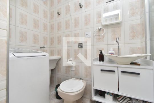 Banheiro e Área de serviço de kitnet/studio à venda com 1 quarto, 46m² em Santa Efigênia, São Paulo