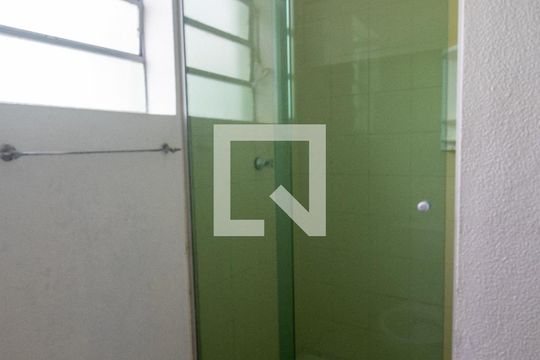 Banheiro de apartamento para alugar com 1 quarto, 43m² em Agronomia, Porto Alegre