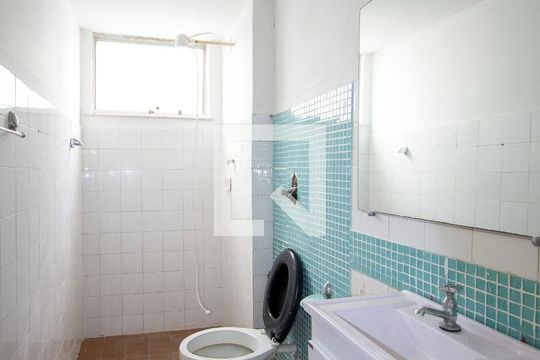 Banheiro de apartamento à venda com 2 quartos, 64m² em Largo do Barradas, Niterói