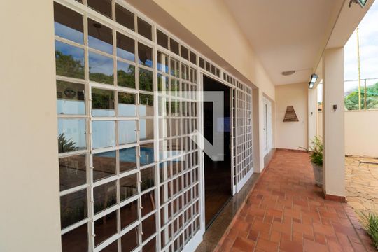 Varanda de casa de condomínio à venda com 4 quartos, 310m² em Chácara Belvedere, Campinas