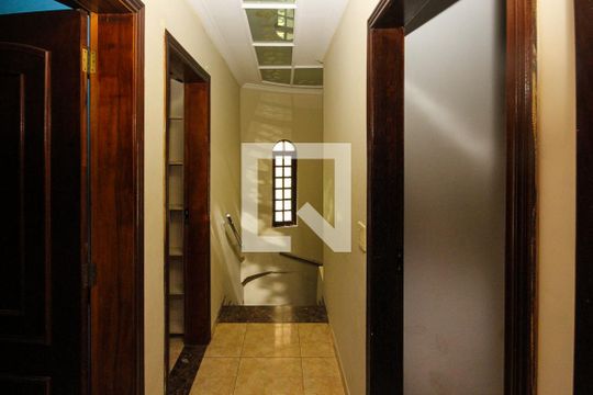 Corredor de casa à venda com 3 quartos, 270m² em Jardim Vila Formosa, São Paulo