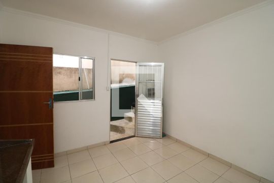 Cozinha de casa para alugar com 2 quartos, 55m² em Jardim Sônia Maria, São Paulo