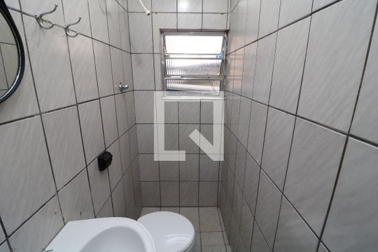 Banheiro de casa para alugar com 2 quartos, 55m² em Jardim Sônia Maria, São Paulo
