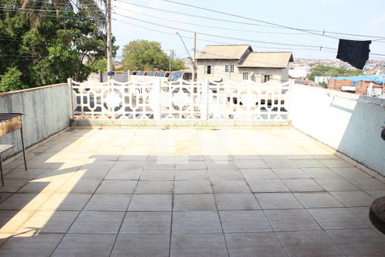Varanda de casa à venda com 2 quartos, 158m² em Jardim Santa Cecília, Guarulhos