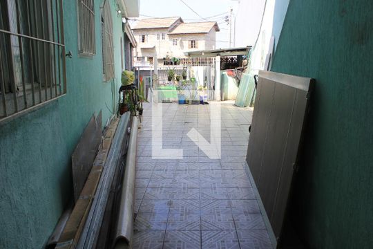 Quintal de casa à venda com 2 quartos, 158m² em Jardim Santa Cecília, Guarulhos