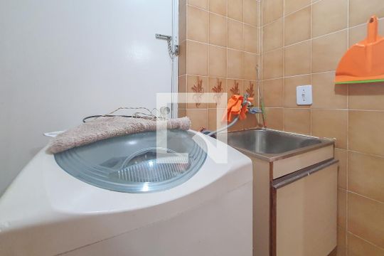 Área de Serviço de apartamento para alugar com 2 quartos, 72m² em Balneario Cidade Atlantica, Guarujá