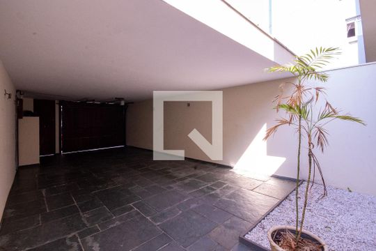 Garagem de casa à venda com 3 quartos, 186m² em Vila Gumercindo, São Paulo