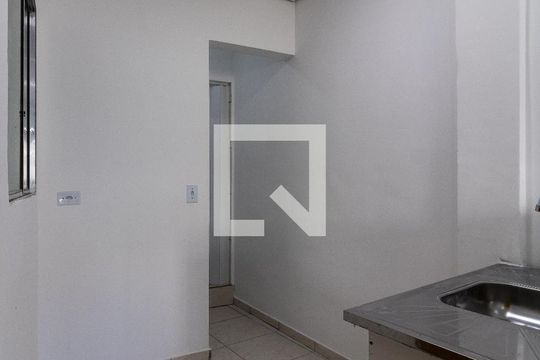 Cozinha de apartamento para alugar com 2 quartos, 38m² em Parque Reboucas, São Paulo