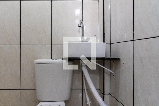 Banheiro de apartamento para alugar com 2 quartos, 38m² em Parque Reboucas, São Paulo