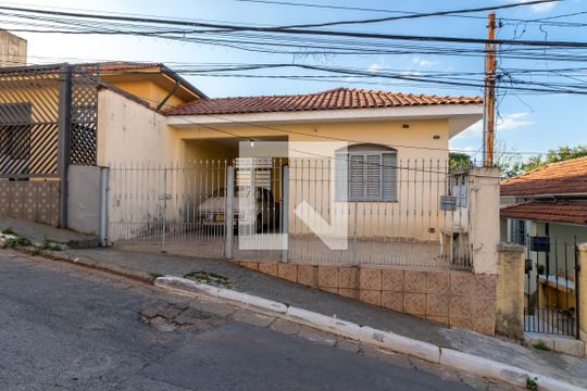 Fachada de casa à venda com 1 quarto, 161m² em Chora Menino, São Paulo