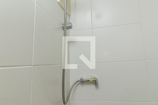 Banheiro de apartamento à venda com 3 quartos, 82m² em Jardim Lindóia, Porto Alegre