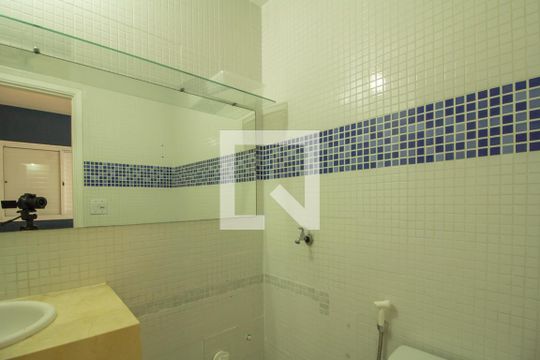 Banheiro de kitnet/studio para alugar com 1 quarto, 30m² em Santa Cecilia, São Paulo